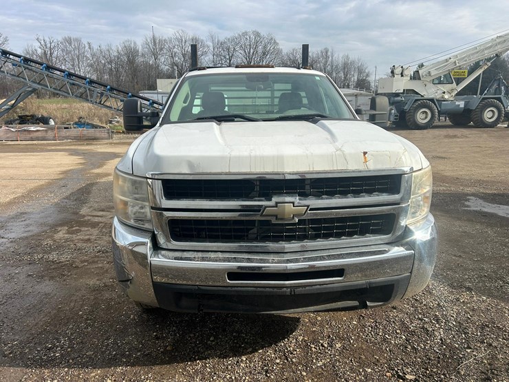 2009-chevrolet-silverado-3500hd-image-26