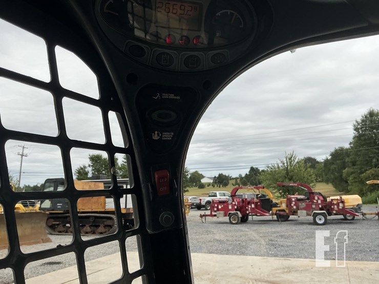 2012-bobcat-t750-image-16