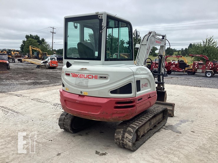2018-takeuchi-tb240-image-4