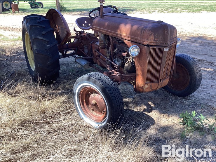 ford-tractor-image-3