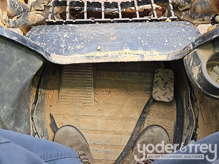 2020-caterpillar-299d3-image-28