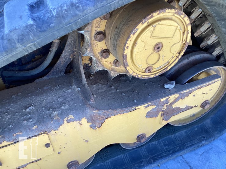 2020-caterpillar-259d3-image-12