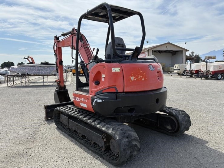 2015-kubota-u55-4-image-4