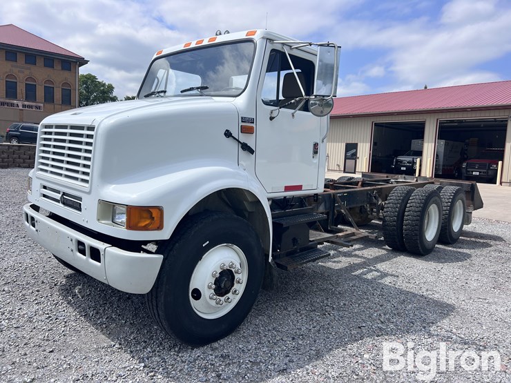 1992-international-8100-image-1
