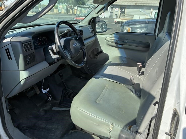 2004-ford-f350-image-9