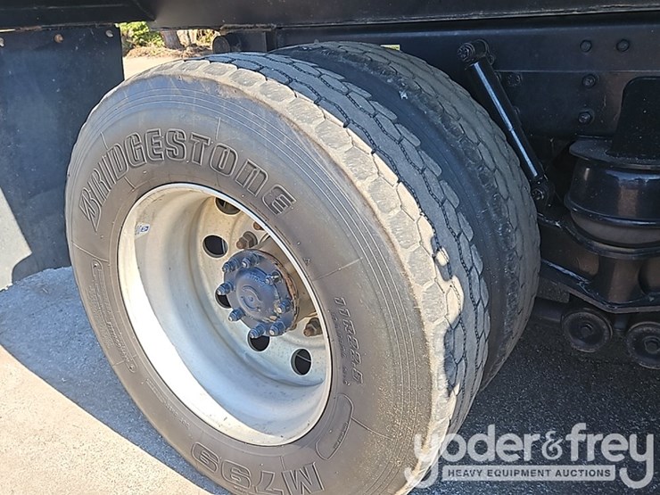 2023-kenworth-t880-image-11