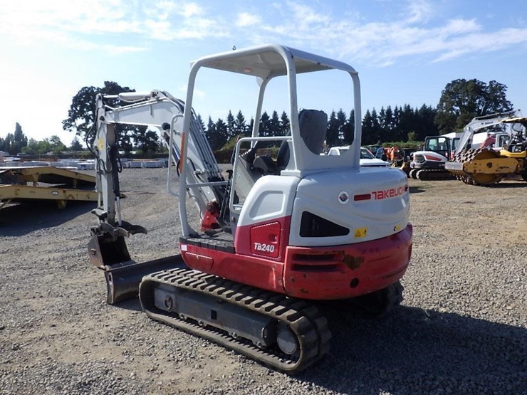 takeuchi-tb240-image-5