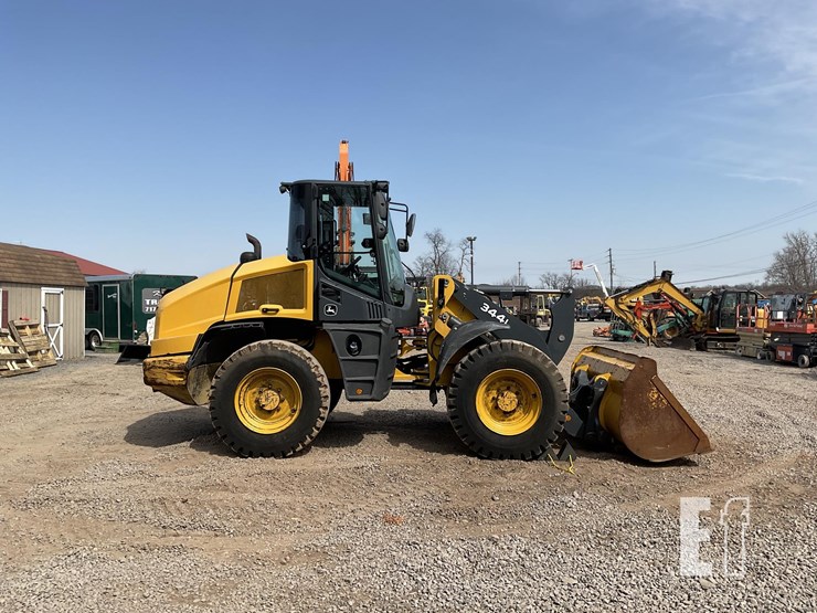 2019-deere-344l-image-5
