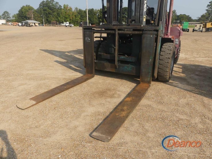 taylor-thd300s-forklift,-s/n-st327094:-canopy,-cummins-eng.,-15'-2-stage-mast,-8'-forks,-side-shift,-dual-front-tires,-rear-steer-image-6