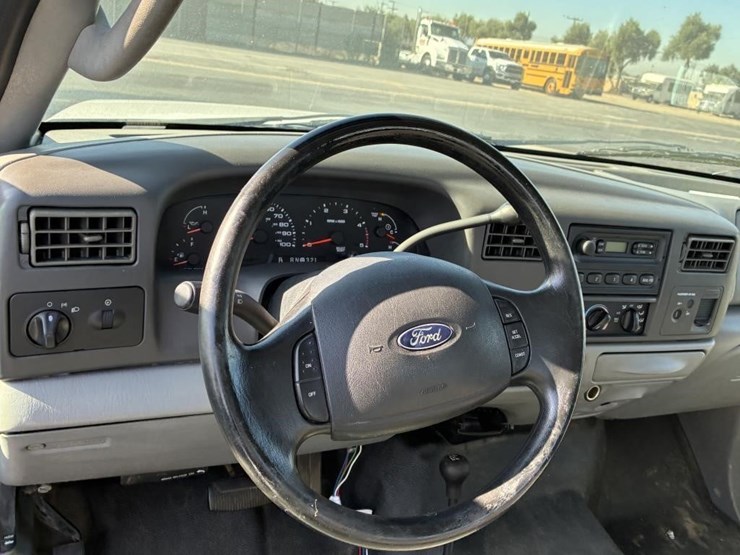 2004-ford-f350-image-12