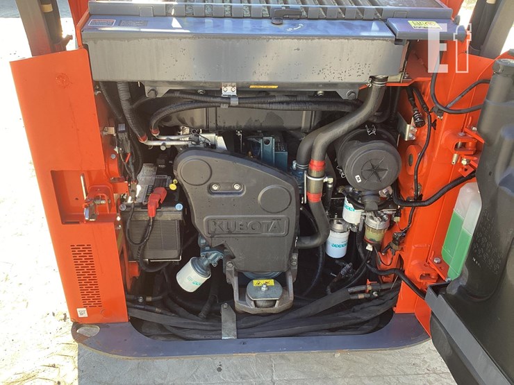 2018-kubota-ssv65-image-12