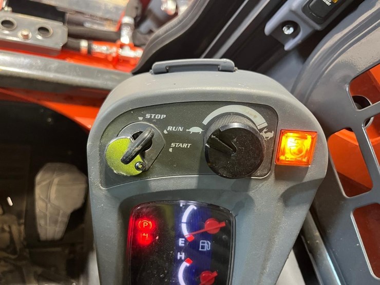 2023-kubota-ssv75-image-20