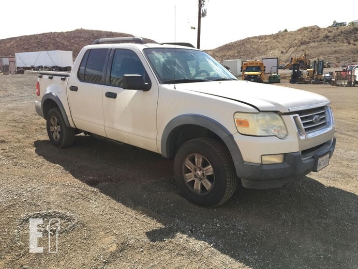2009-ford-explorer-xlt-image-2