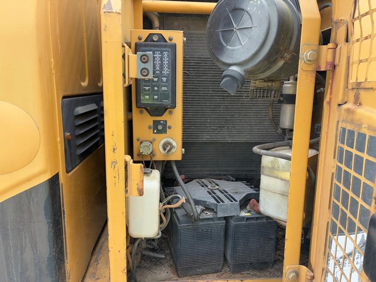 2004-caterpillar-311c-image-28