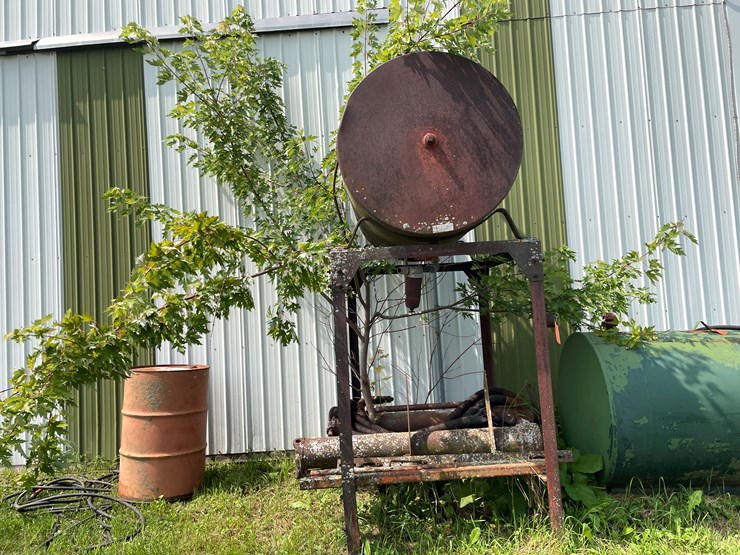 #5494-•-s.o.-company-metal-fuel-tank-on-metal-stand-image-3