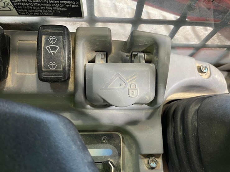 2023-kubota-svl97-2-image-31