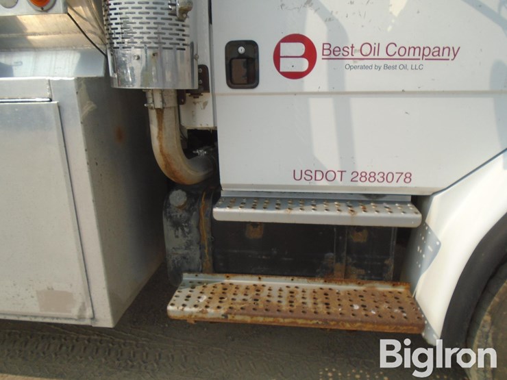 2002-freightliner-fl80-image-17