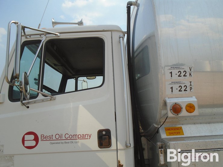 2002-freightliner-fl80-image-13