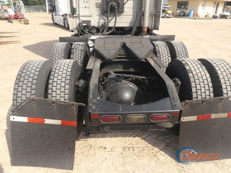 2016-volvo-vnl-truck-tractor,-s/n-4v4nc9eh1gn951258:-t/a,-sleeper,-volvo-d13-425hp-eng.,-ishift-auto,-12.5k-front,-38k-rears,-295/75r22.5-tires,-875k-mi.-image-5