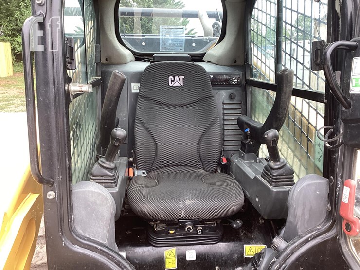 2021-caterpillar-299d3-image-15