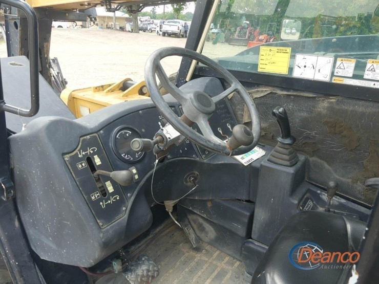2015-caterpillar-tl642c-image-11