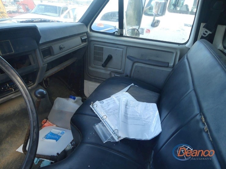1995-ford-flatbed-truck,-s/n-1fdwf80cxsva18105-(inoperable):-s/a,-6-sp.,-water-tank-w/-pump,-odometer-shows-120k-mi.-image-13