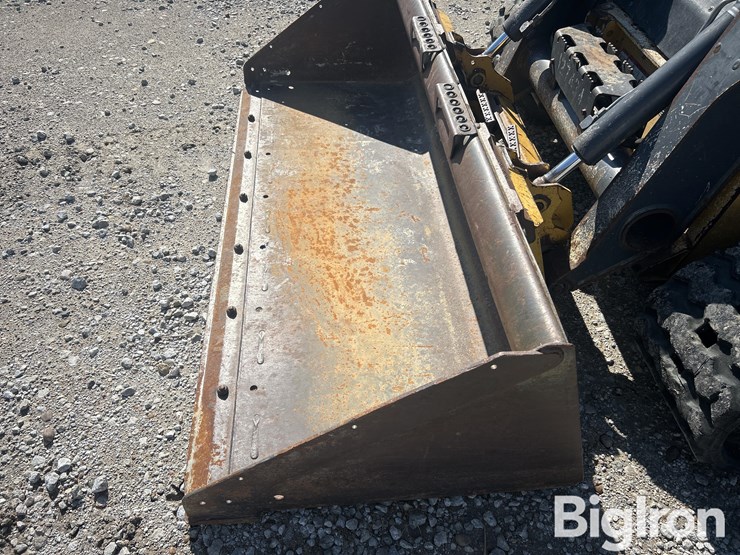 2013-deere-323d-image-9