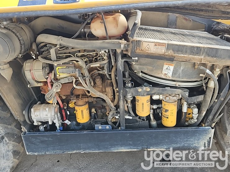 2015-caterpillar-th255c-image-15