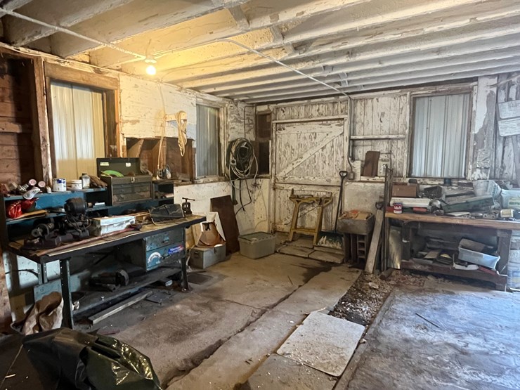#3057-•-kennedy-metal-toolbox-image-1