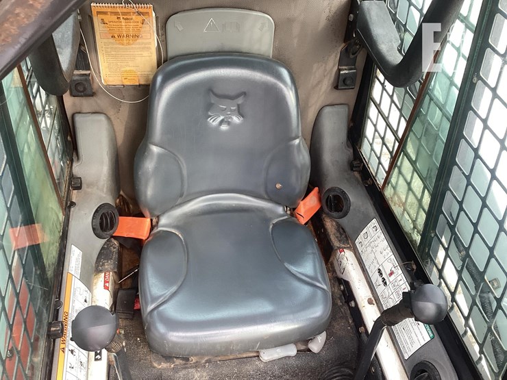2007-bobcat-t300-image-17