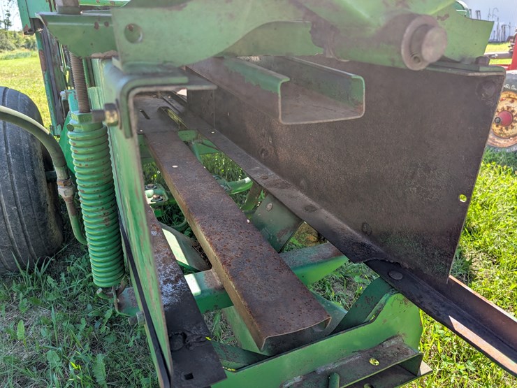 john-deere-336-image-10