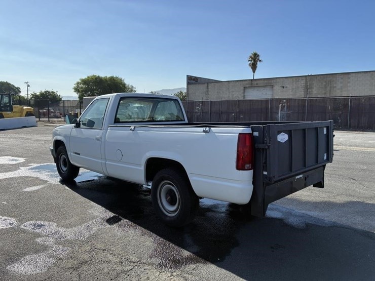 1990-gmc-sierra-2500-image-4