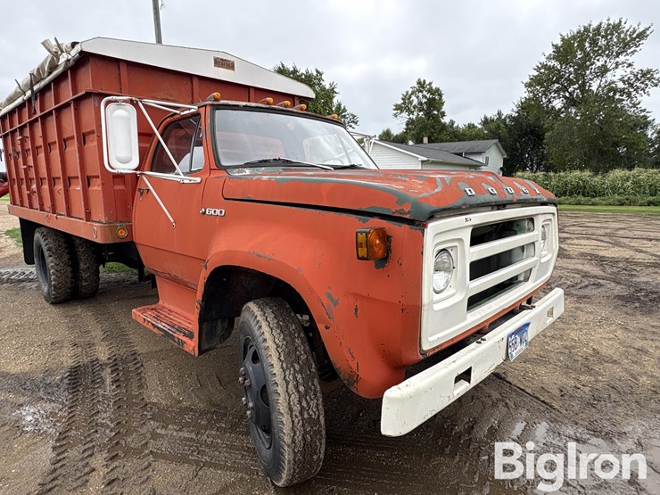 1975-dodge-d600-image-12