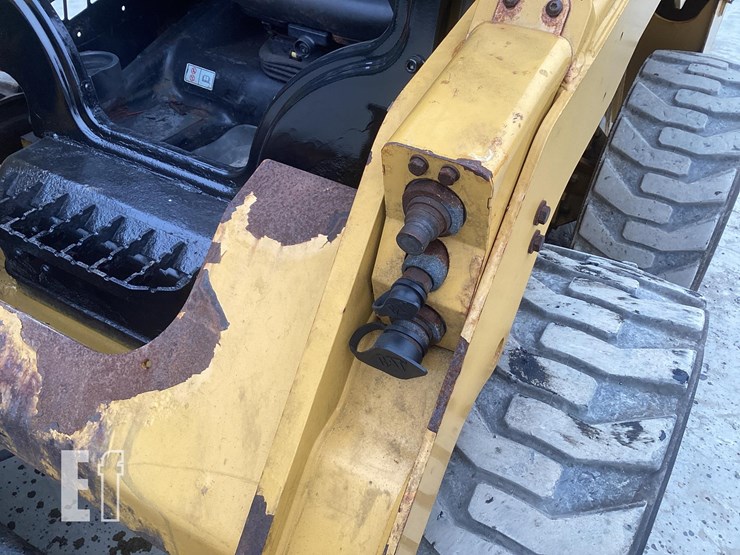 2019-caterpillar-236d-image-11