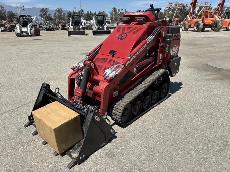 2025-stag-tl-425-skid-steer-track-loader-image-1