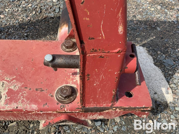 new-holland-80-image-10