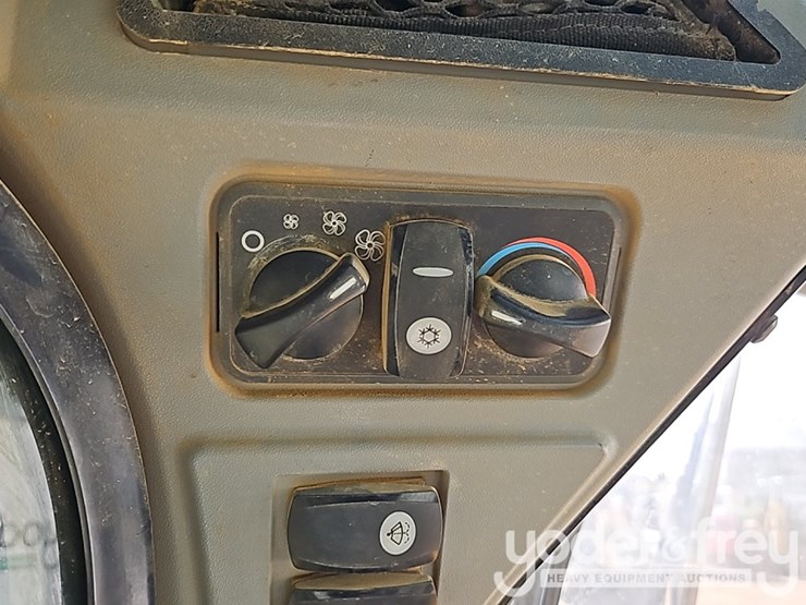 2016-caterpillar-289d-image-29
