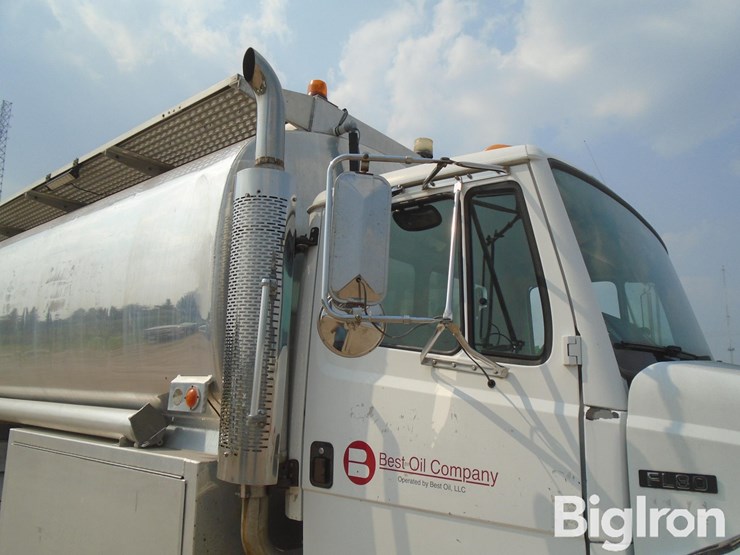 2002-freightliner-fl80-image-16
