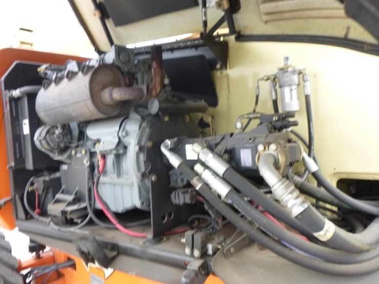 2013-jlg-800a-image-11