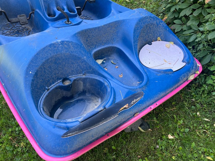 #3074-•-k.l.-industries-pedal-boat-image-4