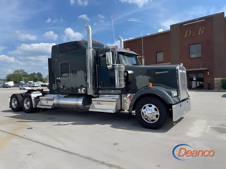 2024-kenworth-w900l-image-24