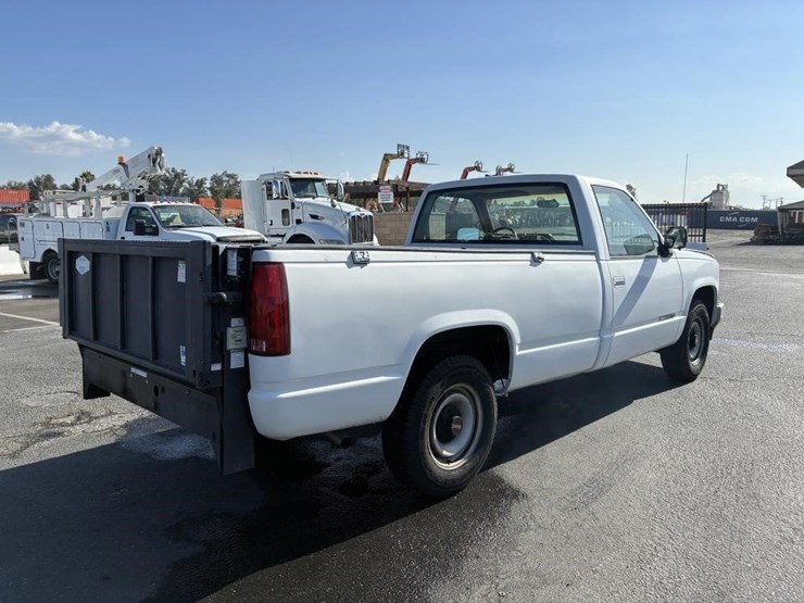 1990-gmc-sierra-2500-image-3