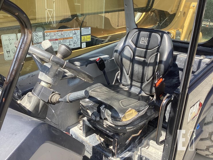 2021-caterpillar-tl1055-image-14