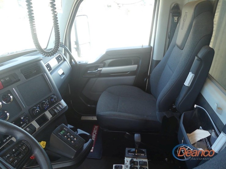2024-kenworth-t880-image-21