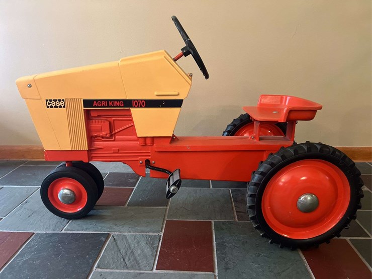 case-agri-king-1070-pedal-tractor-ertl-image-1