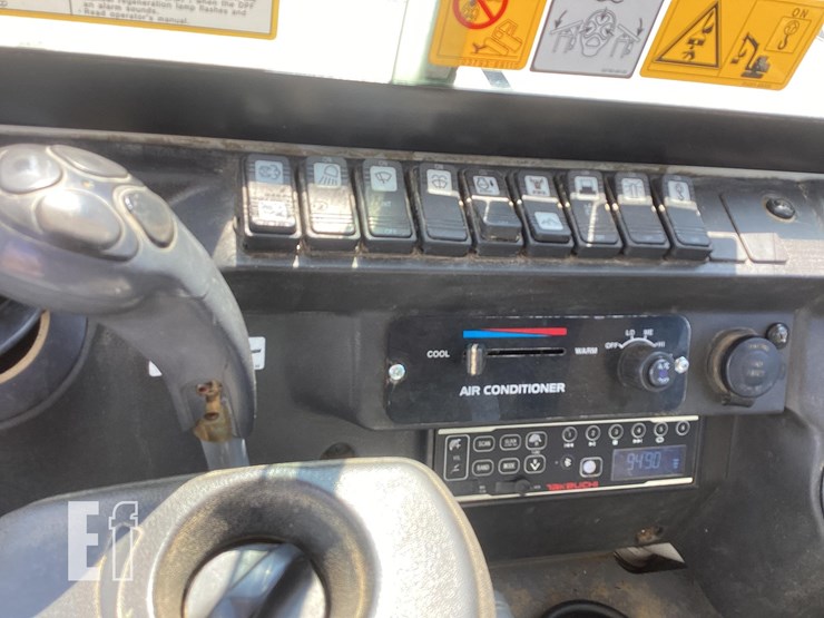 2018-takeuchi-tb260-image-17