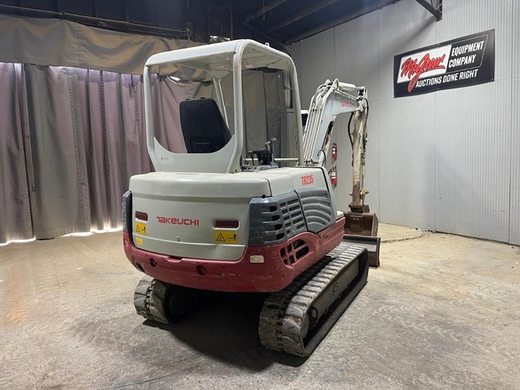 takeuchi-tb235-image-6