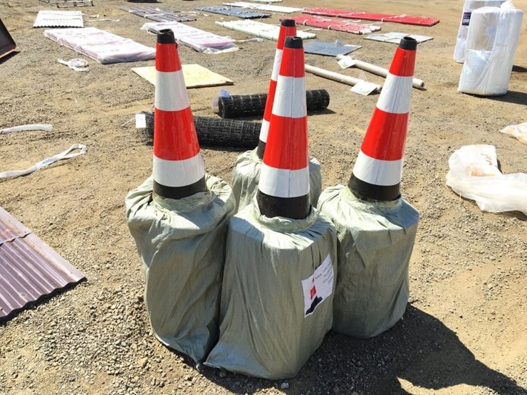 (20)-unused-fluorescent-safety-traffic-cones.-image-1