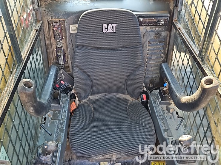 2021-caterpillar-299d3-image-25