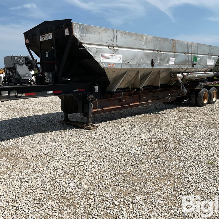 1998 Sun T/A Tender Trailer W/Adams Fertilizer Tender